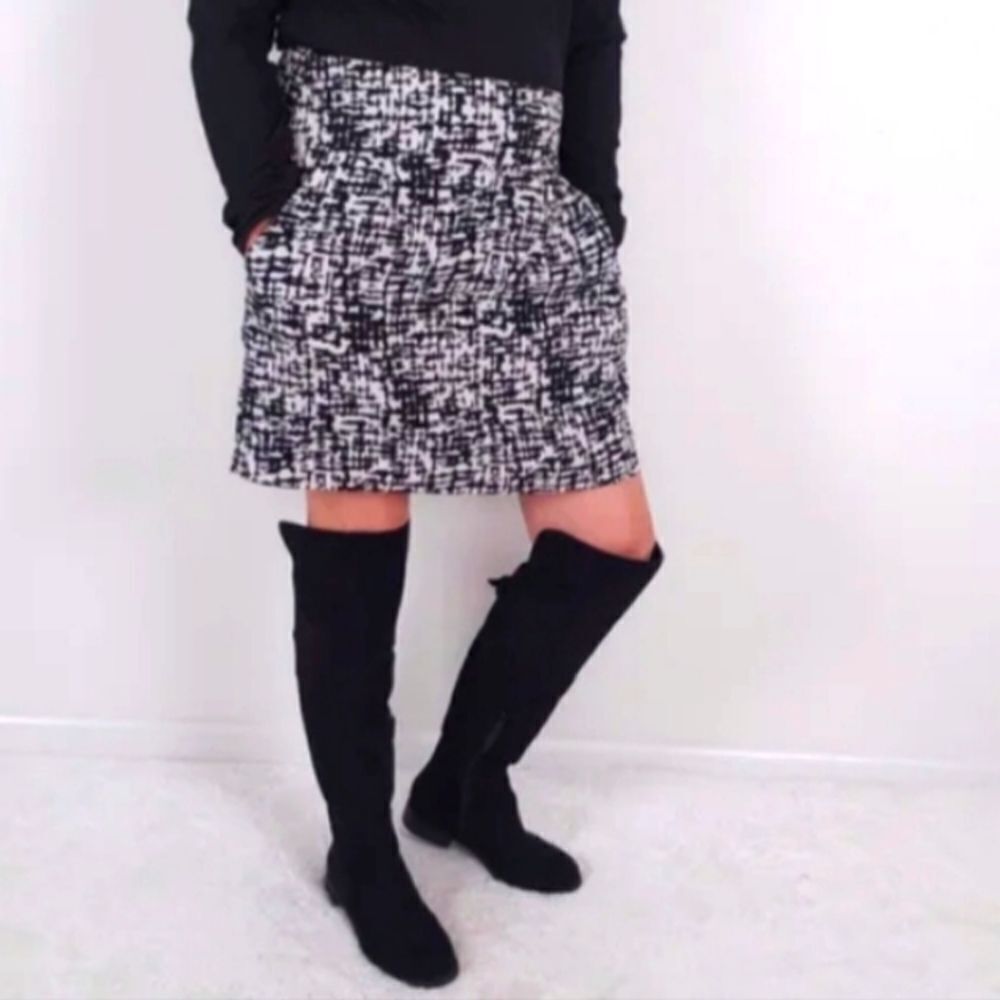 Kenneth Cole black & white pattern print mini skirt with pockets sz 8